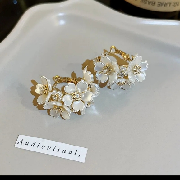 I am a princess earrings - Picture 2 of 7